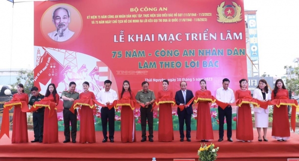 Khai mạc Triển lãm “75 năm - Công an nhân dân làm theo lời Bác”