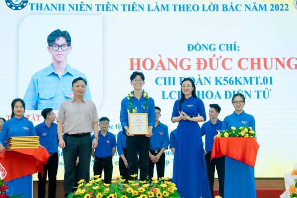 Sinh viên tiêu biểu trong học tập và làm theo tư tưởng, đạo đức, phong cách Hồ Chí Minh