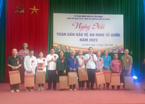 Các đồng chí lãnh đạo tỉnh tham dự “Ngày hội toàn dân bảo vệ an ninh Tổ quốc” tại huyện Võ Nhai