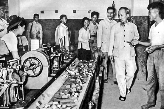Vận dụng tư tưởng Hồ Chí Minh trong xây dựng nhà nước kiến tạo, phục vụ hiện nay