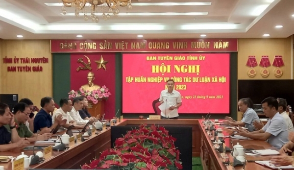 Bồi dưỡng kỹ năng, nghiệp vụ nắm bắt, định hướng dư luận xã hội thông qua báo chí, mạng xã hội