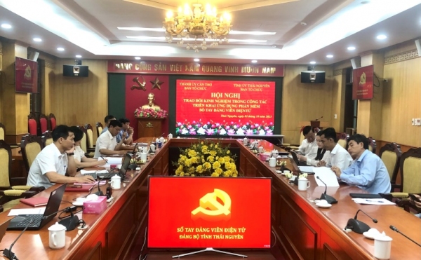 Trao đổi kinh nghiệm trong công tác triển khai ứng dụng Sổ tay Đảng viên điện tử