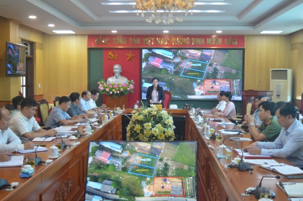 Đồng chí Bí thư Tỉnh uỷ chỉ đạo giải quyết việc cấp Giấy chứng nhận quyền sử dụng đất cho công dân xong trước ngày 31/10/2023