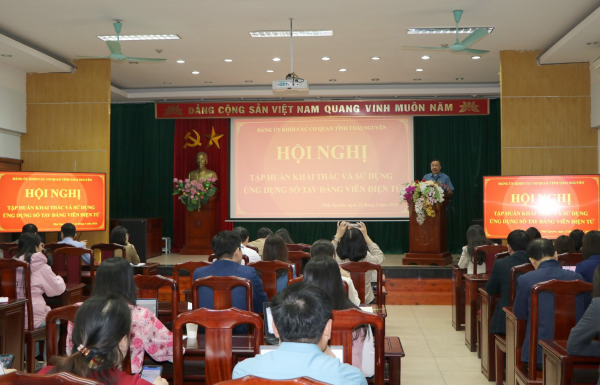Đảng ủy Khối các cơ quan tỉnh tập huấn sử dụng Sổ tay Đảng viên điện tử