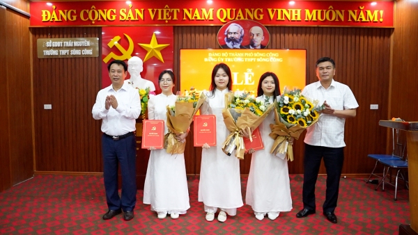 Đảng bộ thành phố Sông Công: Kết nạp đảng viên mới là học sinh Trường THPT Sông Công