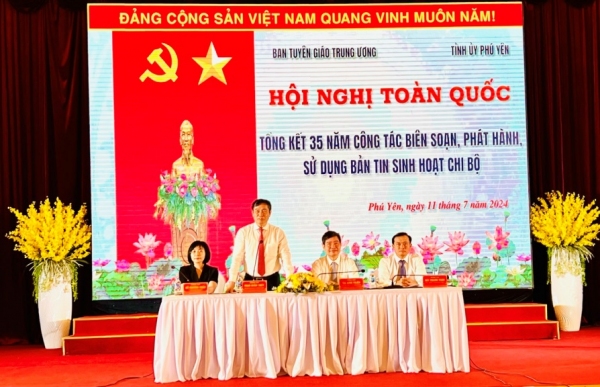 Hội nghị toàn quốc tổng kết 35 năm công tác biên soạn, phát hành, sử dụng Bản tin sinh hoạt chi bộ