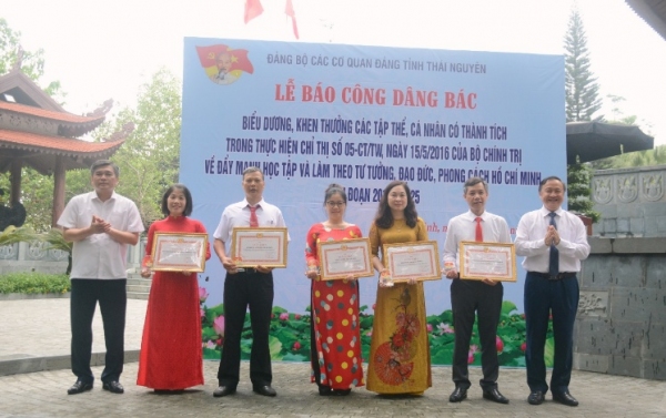 Đảng ủy các cơ quan Đảng tỉnh tổ chức hành trình về nguồn tại ATK Định Hóa