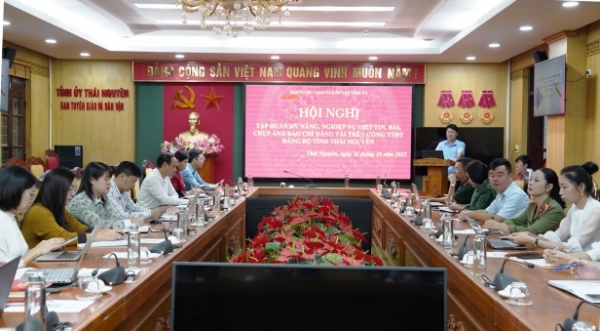 Tiếp tục nâng cao chất lượng tin, bài, ảnh đăng tải trên Cổng TTĐT Đảng bộ tỉnh Thái Nguyên