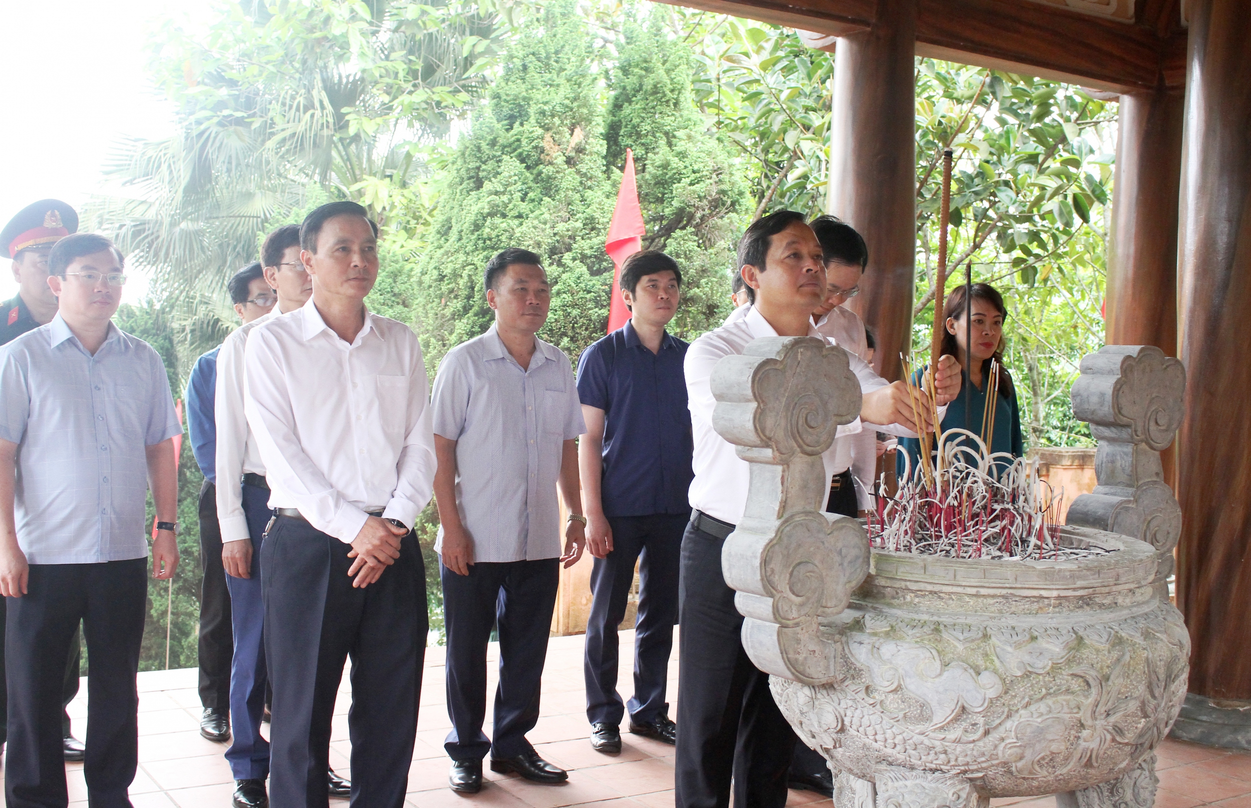dâng hương
