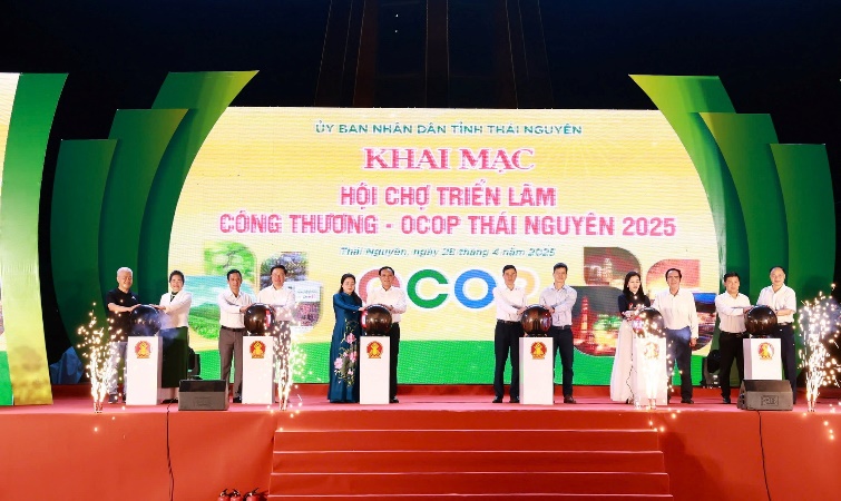 Khai mạc Hội chợ triển lãm “Công Thương - OCOP Thái Nguyên 2025”