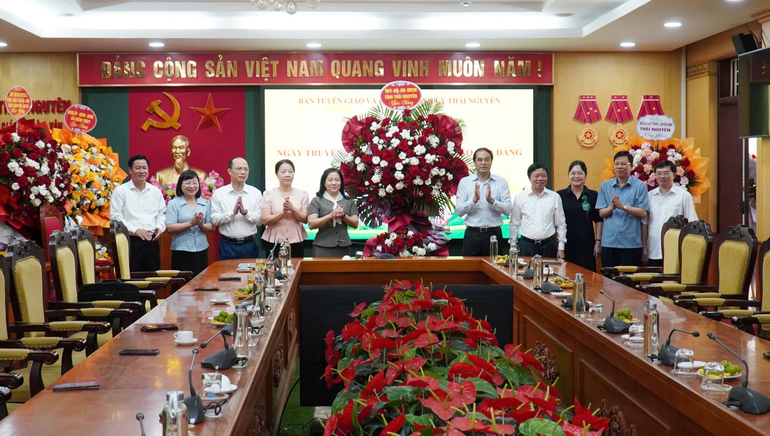 Thường trực Tỉnh ủy chúc mừng 96 năm Ngày truyền thống Ngành Tuyên giáo của Đảng